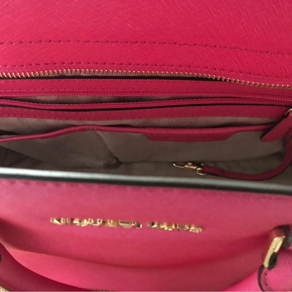 MICHAEL KORS HANDBAG WITH CROSSBODY STRAP   EUC